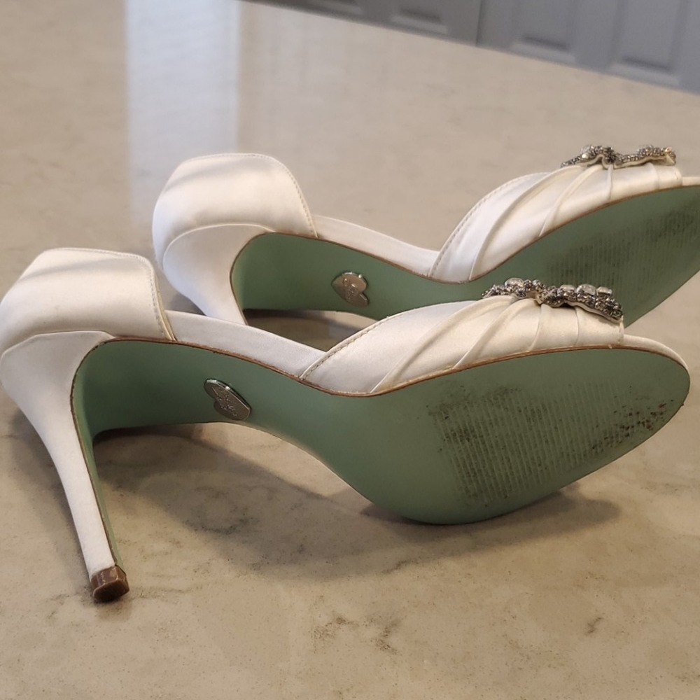 Shoes - Picture 5 of 8